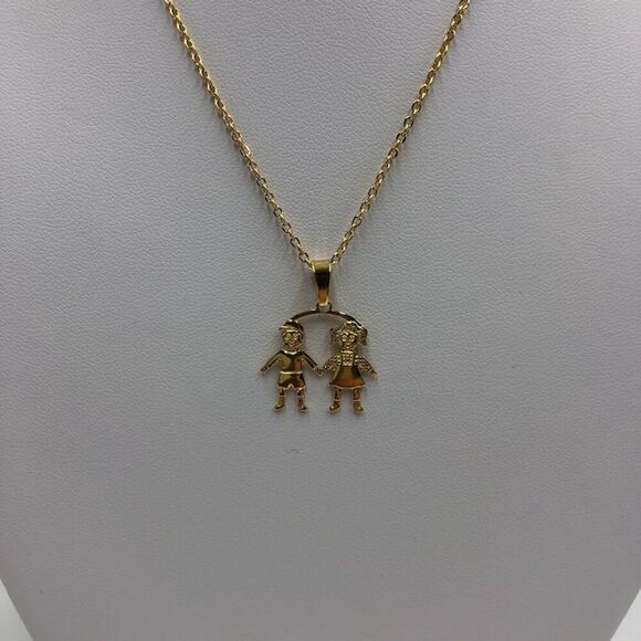 18K Gold Plated Women's Children Boy Girl Figure Hold Hands Necklace Family - Picture 5 of 12